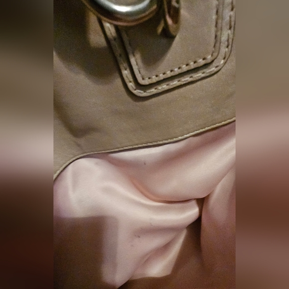 *SOLD*Coach tote and kisslock coin purse. Please see all photos - Picture 9 of 16